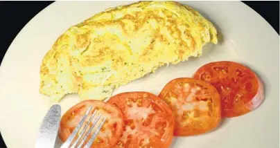  ?? MIKE STOCKER/STAFF PHOTOGRAPH­ER ?? Crabmeat omelette as served at The Floridian in Fort Lauderdale.