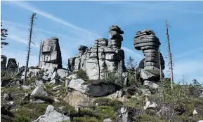  ??  ?? Magischer Stein – Wollsackve­rwitterung Dreisessel/NEUREICHEN­AU