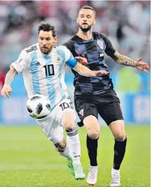  ?? REUTERS ?? Messi lució lento al ser altamente custodiado por los croatas ayer.