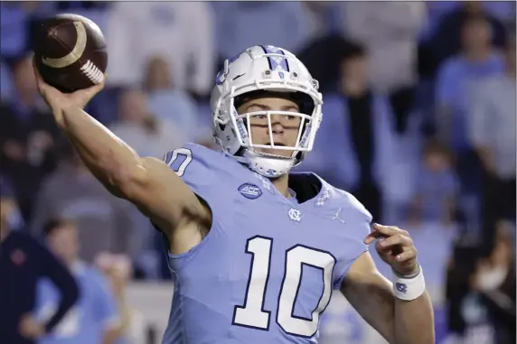  ?? CHRIS SEWARD — THE ASSOCIATED PRESS ?? North Carolina quarterbac­k Drake Maye (10) passes during the first half of an NCAA college football game against Virginia, Saturday, Oct. 21, 2023, in Chapel Hill, N.C.