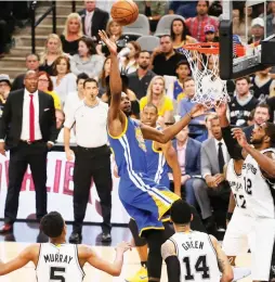  ?? (Reuters) ?? GOLDEN STATE WARRIORS forward Kevin Durant goes to the hoops for two of his 29 points in the Warriors’ 129-115 Game 4 road victory over the San Antonio Spurs on Monday night to complete a 4-0 sweep in the Western Conference Finals.