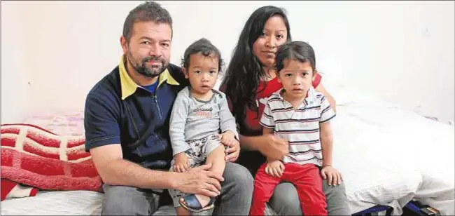  ?? Fotos: Rodrigo Moreno Quicios ?? Samuel, Abigail y sus hijos apenas llevan una semana viviendo en el Centro de Pastoral Social Santa María de Fontarrón. El resto de recursos les han fallado