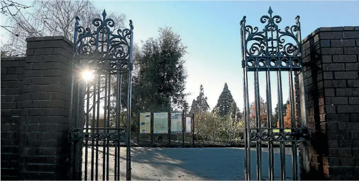  ?? PHOTO: SCOTT HAMMOND/STUFF ?? The historic gates at Pollard Park will be removed and used elsewhere as part of an upgrade to the entrance.