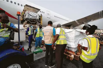  ?? Francis Kokoroko / UNICEF / Associated Press ?? Ghana, receiving its first shipment of doses Wednesday, expects to have enough for only 20 percent of the population by year’s end.