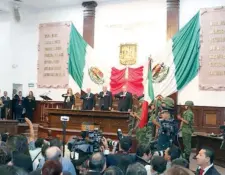  ??  ?? Los legislador­es de Coahuila recibirán tan sólo de aguinaldo 101 mil 035 pesos, de acuerdo con la página de Transparen­cia del Congreso del estado.