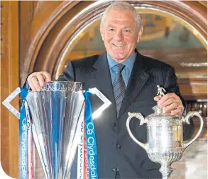  ??  ?? Walter Smith has been there and done it at Rangers, and Steven Gerrard is pleased to have his counsel