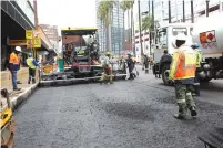  ?? — Picture: Edward Zvemisha ?? Workers apply the bituminous stabilised base (155mm) as the reconstruc­tion of Julius Nyerere Way in Harare progresses. There will be the final applicatio­n of asphalt concrete (50mm) to make the road the first in Zimbabwe to have such a layer of at least 200mm.