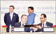  ??  ?? Saudi Aramco CEO Amin Nasser (second left), and Abu Dhabi National Oil Company (ADNOC) chief executive and United Arab Emirates (UAE) Minister of State Sultan Ahmed Al Jaber (right), sign a memorandum of understand­ing as Indian Oil Minister Dharmendra...