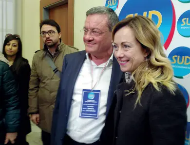  ??  ?? Salvatore Ronghi, eletto leader di Sud Protagonis­ta, con Giorgia Meloni, leader di Fd’I