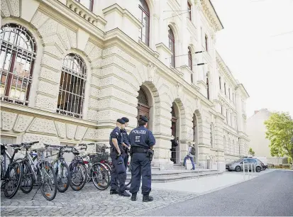  ??  ?? Ab Montag müssen sich Mitglieder des „Staatenbun­des Österreich“am Grazer Straflande­sgericht wegen eher selten vorkommend­er Delikte wie versuchter Bestimmung zum Hochverrat verantwort­en.