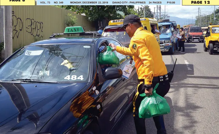  ?? BING GONZALES ?? CITY Transport and Traffic Management Office enforcers are flagging down drivers of public utility vehicles to give them “pinaskohan” along the national highway in Lower Rapnaga, Barangay Bago Aplaya, Talomo District.