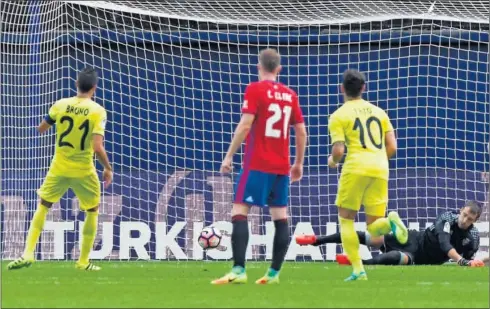  ??  ?? EL SEGUNDO. Bruno hizo el segundo gol del Villarreal de penalti. Esta vez, a diferencia del Bernabéu (a lo Panenka), disparó raso.