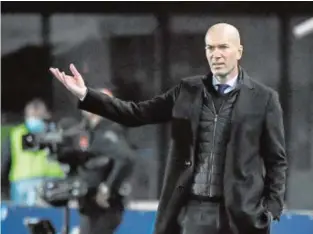  ?? REUTERS ?? Zidane dirige al Real Madrid frente al Atalanta en Bérgamo