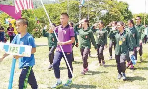  ??  ?? (Gambar kiri) KADET
Remaja Sekolah, satusatuny­a pasukan unit beruniform di bawah Kementeria­n Pendidikan Malaysia.