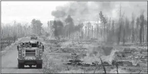  ?? THE ASSOCIATED PRESS ?? Firefighte­rs check piles being burned from salvage logging along the edge of the Gila National Forest fire in New Mexico last June.