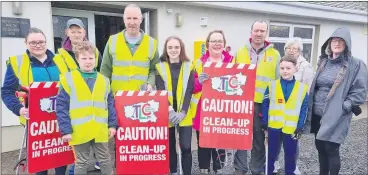  ?? ?? Deirdre McSweeney, Patsy McDonnell, George and Adrian Insley, Mary Kate and Ger Hyland, Ger and Jamie Howard, Caroline Wren and Mary Coffey who took part in the TLC7 in Glenroe.