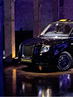  ??  ?? Attendees look at the new TX electric black taxi, manufactur­ed by the London EV Co., a subsidiary of the Chinese newenergy vehicle manufactur­er Geely Holding Group, during its unveiling in London on July 11, 2017.