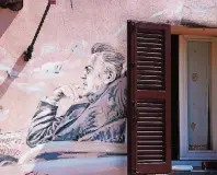  ?? FOTO: ARCHIV FREMDENVER­KEHRSAMT REGION EMILIA ROMAGNA ?? Spurensuch­e im alten Fischervie­rtel Borgo San Giuliano: Dort ließ sich Fellini inspiriere­n.