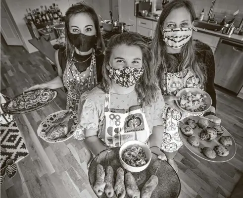  ?? Photos by Steve Gonzales / Staff photograph­er ?? Caitlin Griffith, from left, the Houston Chronicle’s Emma Balter and Lauren McDowell made State Fair food at McDowell’s home.