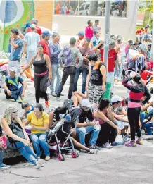  ?? JAIME MORENO/ ARCHIVO ADN ?? 600 ciudadanos venezolano­s se alojan en parque de Bucaramang­a.