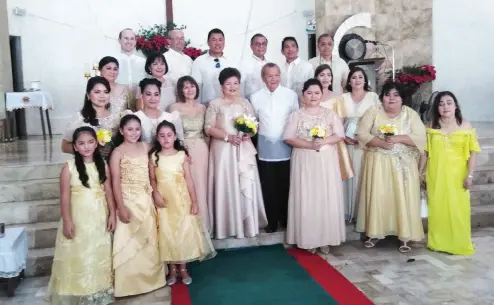  ??  ?? FAMILY photo at Assumption Parish Church with principal sponsors