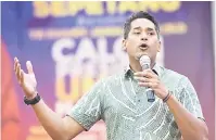  ?? — Gambar Bernama ?? AMANAT: Khairy Jamaluddin menyampaik­an ucapan beliau pada majlis ‘Sepetang bersama Calon Presiden UMNO’ di Alor Setar, semalam.