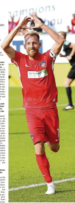  ?? Foto: Eibner/harry Langer ?? Ein Herz für die Fans: Marc Schnattere­r im Oktiber 2018 während des Heimspiels gegen den 1. FC Magdeburg.