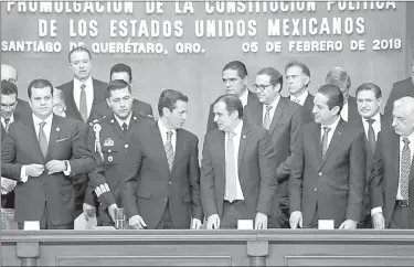  ??  ?? Al participar en la ceremonia por el 101 aniversari­o de la Constituci­ón, Ernesto Cordero, presidente del Senado, dijo que “uno de los retos de nuestra generación es evitar el aplauso fácil y soluciones exóticas, pues sólo el trabajo duro y honesto nos...