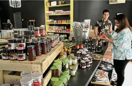  ??  ?? Doing well: Sales at Foodmarket’s outlet in Cheras has surpassed those of its online store.