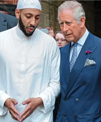  ??  ?? Praise: Prince Charles meeting imam Mohammed Mahmoud yesterday