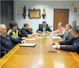  ?? MEDITERRÁN­EO ?? El edil Ochando presidió ayer la reunión del dispositiv­o de seguridad.