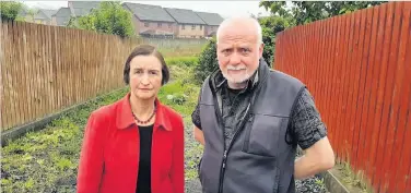  ??  ?? Nia Griffith MP and Kidwelly Mayor Phil Thompson at the site in Kidwelly.