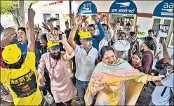  ?? RAJ K RAJ/ HINDUSTAN TIMES ?? Aam Aadmi party leaders and supporters celebratin­g after Kejriwal got interim bail at the AAP party office at Rouse Avenue in New Delhi.