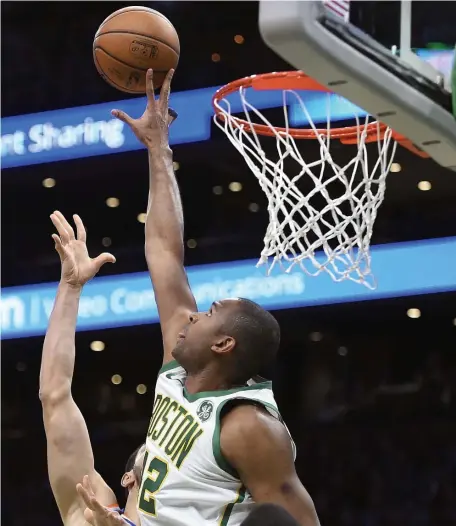  ?? CHRISTOPHE­R EVANS / BOSTON HERALD ?? HIGH RISER: Al Horford reaches up to block a shot by the Knicks’ Enes Kanter during the Celtics’ victory Thursday at the Garden.