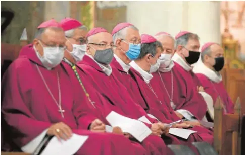  ?? // AFP ?? Los obispos franceses, ayer congregado­s en el santuario de Lourdes y donde permanecer­án una semana