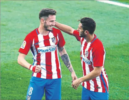  ??  ?? Saúl, codiciado El centrocamp­ista, en la imagen junto a Koke, es una pieza clave en el nuevo proyecto de Simeone