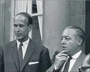  ?? TESSEYRE JEAN / GETTY ?? Jean de Broglie (derecha), junto a Valéry Giscard d’Estaing