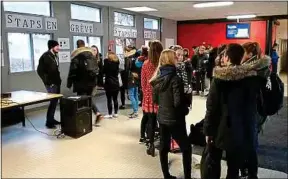  ??  ?? Les étudiants se sont joints au mouvement de grève des enseignant­s.