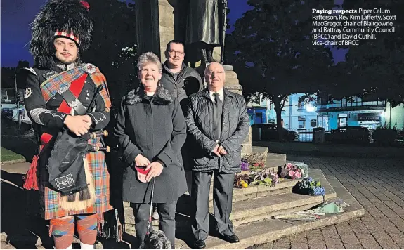  ?? ?? Paying respects Piper Calum Patterson, Rev Kim Lafferty, Scott MacGregor, chair of Blairgowri­e and Rattray Community Council (BRCC) and David Cuthill, vice-chair of BRCC