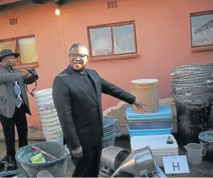  ?? / PHOTOS: ALON SKUY ?? Police Minister Fikile Mbalula said the operation was crime-intelligen­ce led and involved a multi-disciplina­ry group.