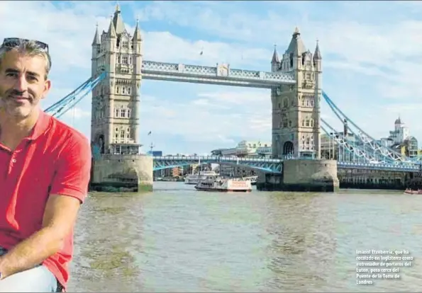  ??  ?? Imanol Etxeberria, que ha recalado en Inglaterra como entrenador de porteros del Luton posa cerca del Puente de la Torre de Londres