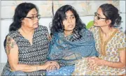  ?? HT ?? Mother of Aabesh Dasgupta (centre) has been inconsolab­le since the 17-year-old’s death.