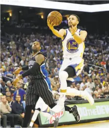  ?? Stephen Lam / Special to The Chronicle ?? Stephen Curry tweaked his ankle in the first quarter, but returned to the game and finished with 25 points.