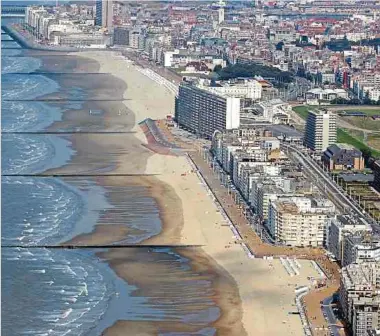  ?? Photo: Archives LW ?? Les stations balnéaires belges s’apprêtent à gérer la grande foule tant bien que mal. Knokke a ainsi réquisitio­nné les toilettes des bars de plage pour les mettre à la dispositio­n de tous.