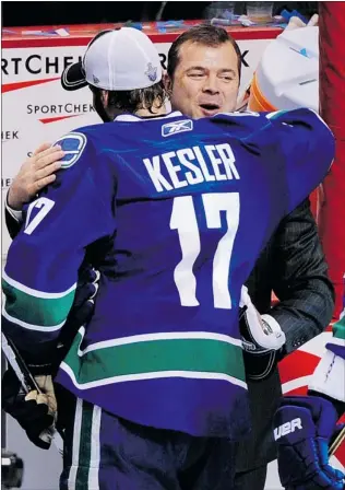  ?? ANDY CLARK/ REUTERS ?? Vancouver Canucks head coach Alain Vigneault ( right) says he didn’t think Ryan Kesler’s injury was responsibl­e for his fall- off in production this year. Kesler took exception to the comments.