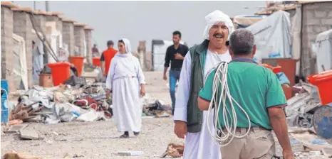  ?? FOTOS: LUDGER MÖLLERS ?? Unter den instabilen politische­n Verhältnis­sen im Irak leiden vor allem Flüchtling­e wie hier im Camp Sheikhan. Die Mittel aus der Weihnachts­spendenakt­ion tragen dazu bei, ihre Lebensbedi­ngungen zu verbessern.