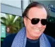  ??  ?? Julio Iglesias El popular cantante se resiste a someterse a una prueba de ADN que pide Javier Sánchez en su demanda