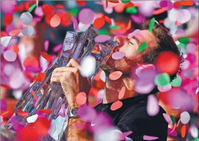  ?? MARK J. TERRILL / AP ?? Juan Martin del Potro kisses the trophy as confetti rains down after he defeated Roger Federer 6-4, 6-7 (8), 7-6 (2) in Sunday’s BNP Paribas Open final in Indian Wells, California.