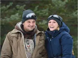  ??  ?? Elizabeth Olsen con Jeremy Renner in I segreti di Wind River. Sopra, un’altra TDFOB EFM  MN
