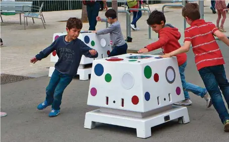  ?? TOYS) (U-SMART ?? La start-up U-Smart Toys a développé pour sa part des jeux interactif­s destinés aux parcs publics. Des tests sont en cours à Barcelone.